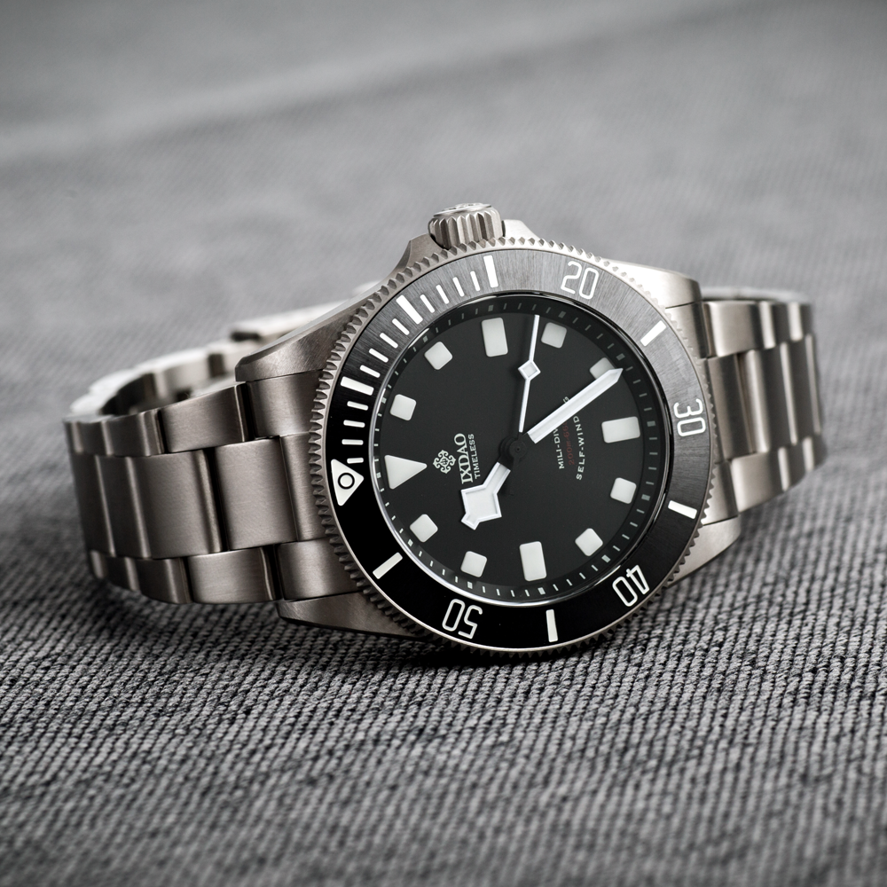X02T Titanium 39 Minora Watch Store